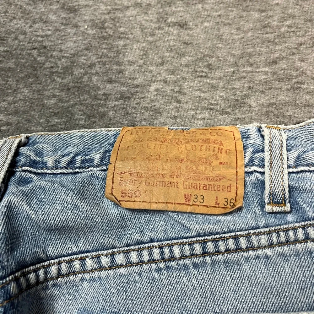 Vintage Levis 550 Relaxed Fit Light Wash Denim Jeans Mens 33x36 Distressed 90s